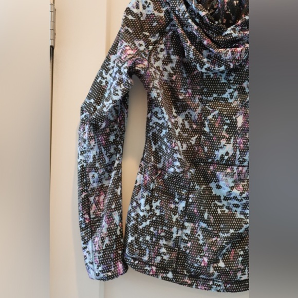 Lululemon rain coat size 6 - Picture 7 of 8